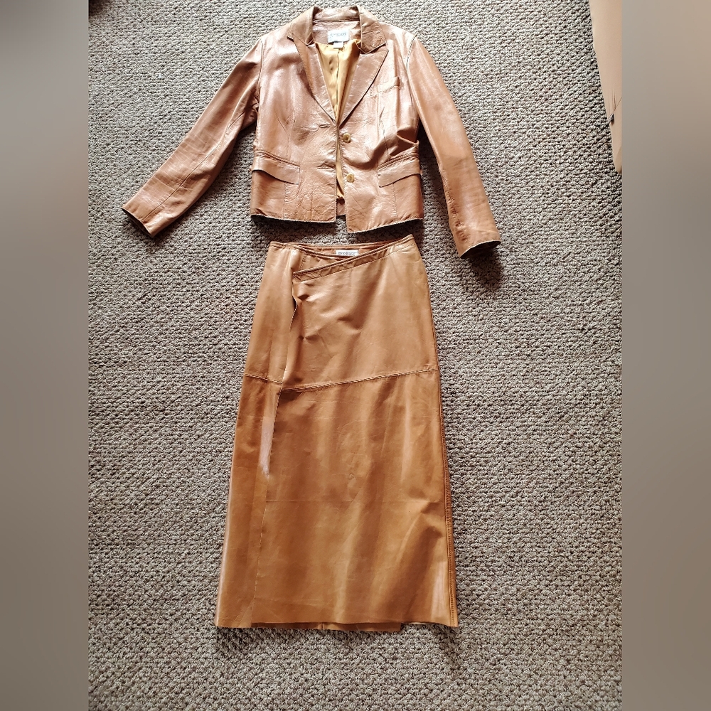 Hugo Buscati Leather Jacket size 8 and matching Leather Full Length Skirt size 6 - Picture 6 of 9